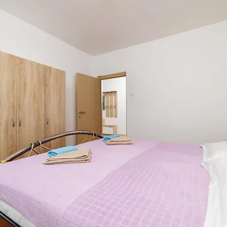 Pinty جادرانوفو