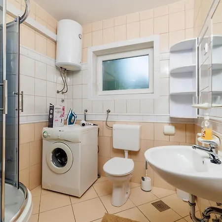 Pinty Apartment Jadranovo